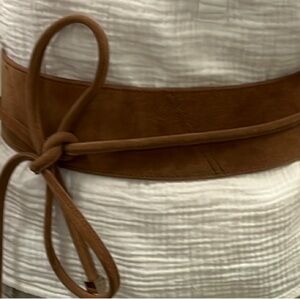 White House Black Market Tan Belt Chic Accessory